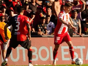 Emmanuel Mas y Rubén Botta fueron titulares en el empate de Colón frente a Unión