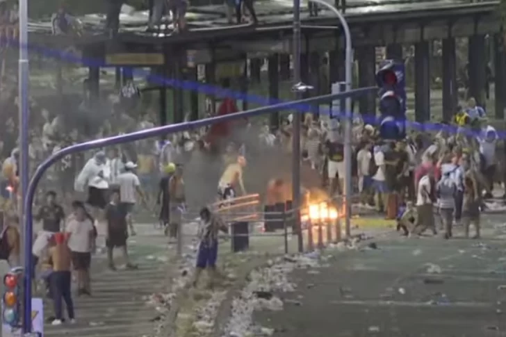 Balas, gases y corridas opacaron el cierre de los festejos históricos de la Selección en el Obelisco