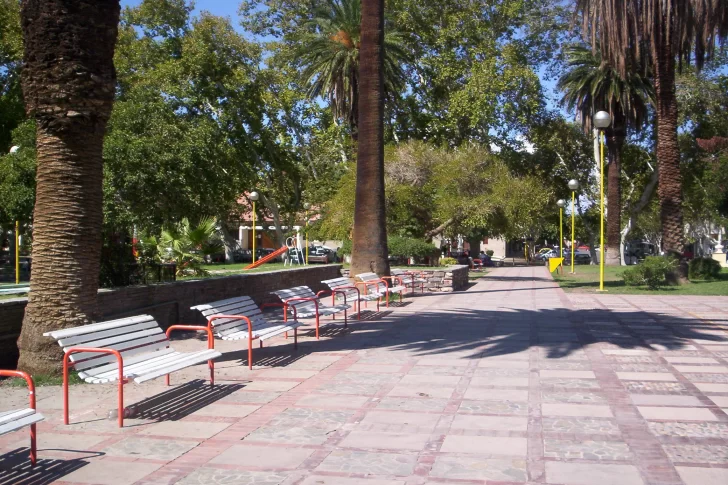 Raptan a un joven en la Plaza Aberastain, lo llevan a otra zona y le piden sexo oral