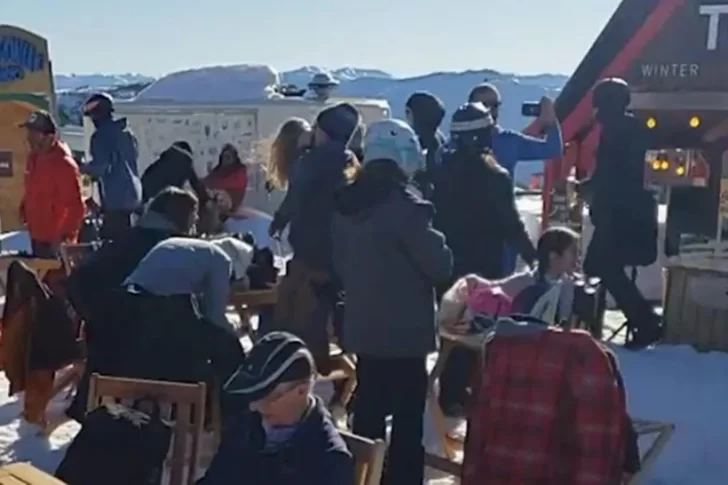 Tras los videos escandalosos, le quitaron la concesión al bar de Chapelco en el que se violó la cuarentena