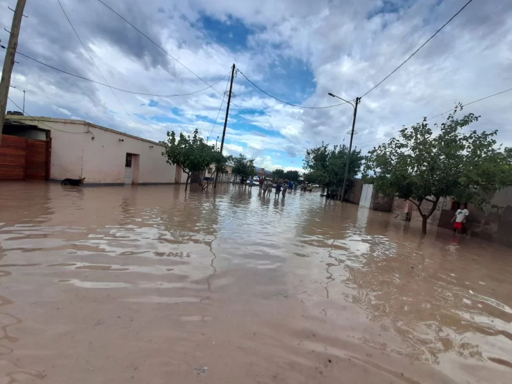 Tras las intensas lluvias, OSSE trabaja para purgar las redes distribuidoras de agua