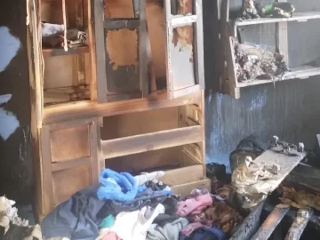 El drama de una familia por un incendio: los niños no van a la escuela y los padres duermen con frío