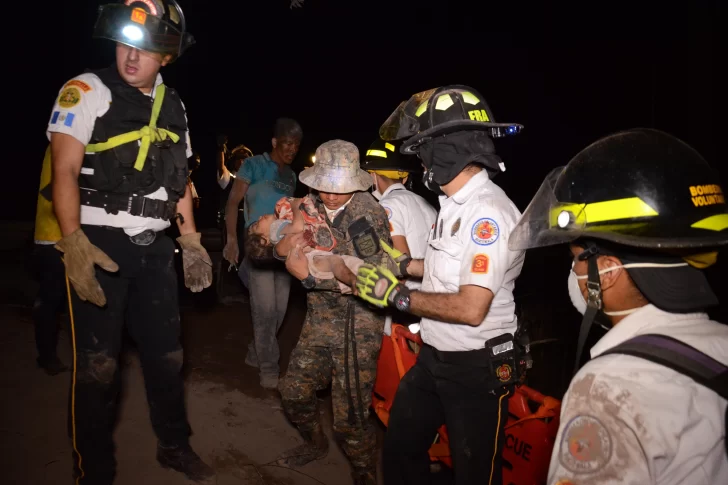 [FOTOS] Ya son 25 los muertos por la fuerte erupción del volcán de Fuego en Guatemala