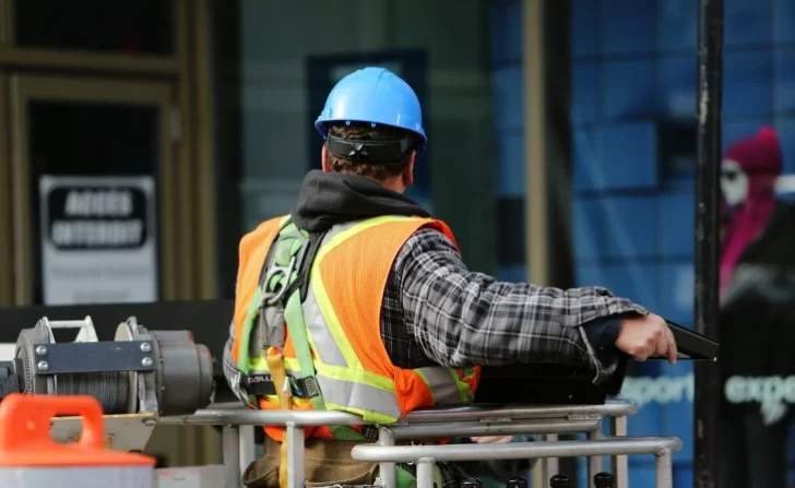 Cómo pagará el Estado parte de los salarios de abril de los privados