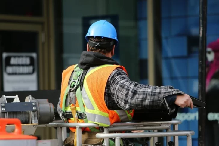 Cómo pagará el Estado parte de los salarios de abril de los privados