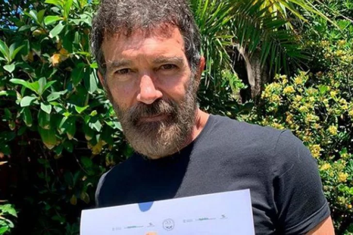 Antonio Banderas tiene coronavirus