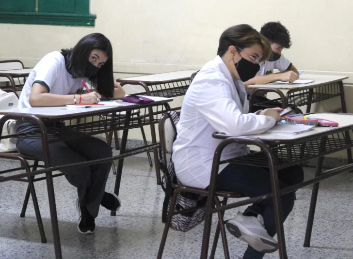 Polémica por facilidades para que alumnos pasen de año con previas: cómo es en San Juan