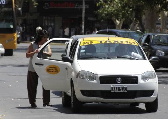 Este viernes sube la tarifa de taxis: la bajada de bandera costará un 14% más