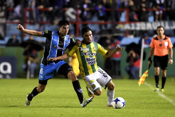 Aldosivi le ganó a Almagro y regresó a Primera