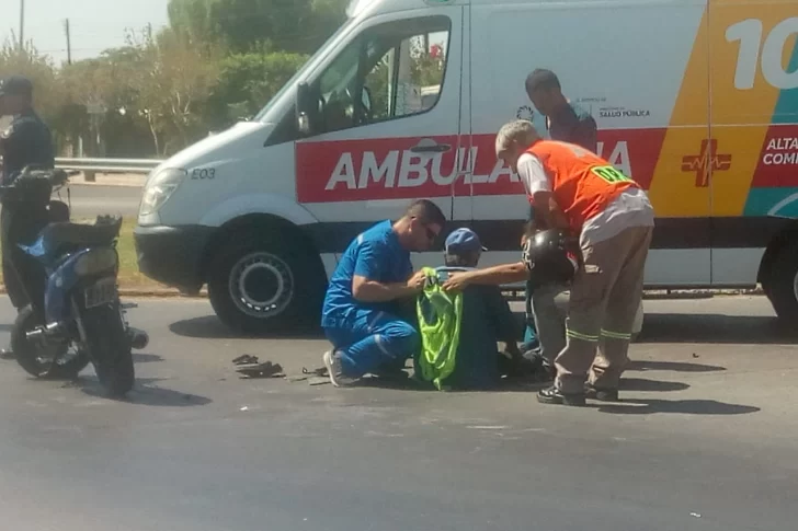 Un accidente entre dos motos dejó a uno de los conductores en el hospital