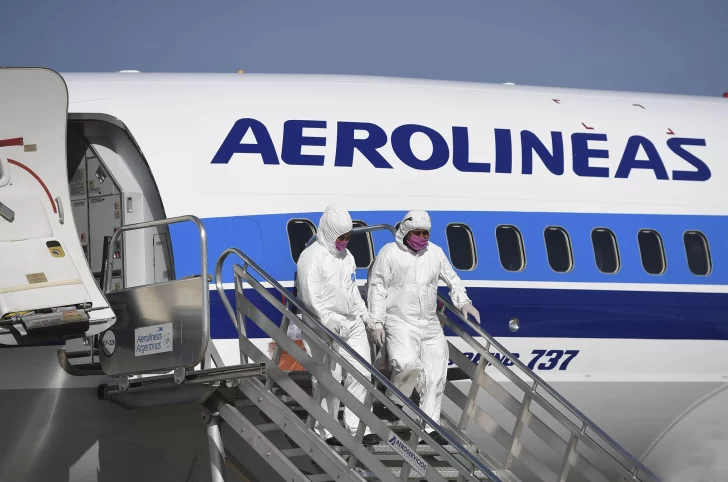 Se vienen los viajes en avión y en los micros de larga distancia