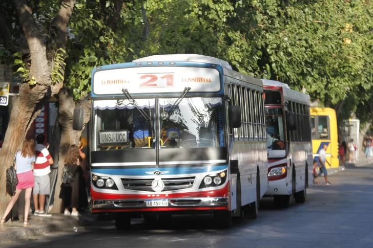 El Gobierno provincial cruzó a la UTA y busca destrabar el paro de colectivos