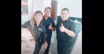 Escándalo: echaron a cuatro policías por usar Tik Tok