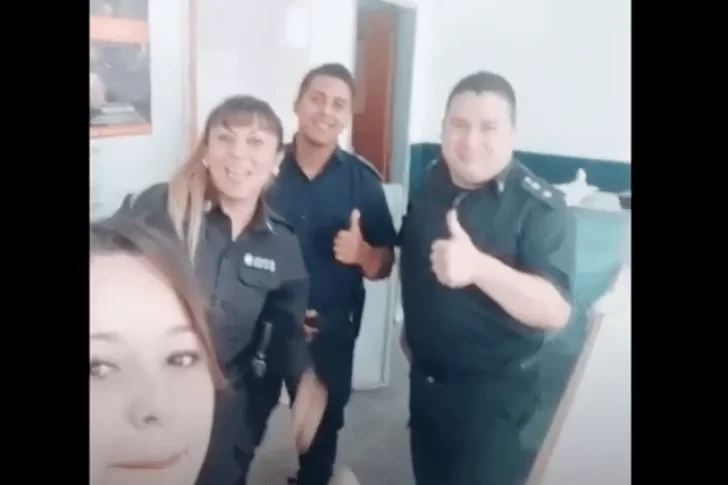 Escándalo: echaron a cuatro policías por usar Tik Tok