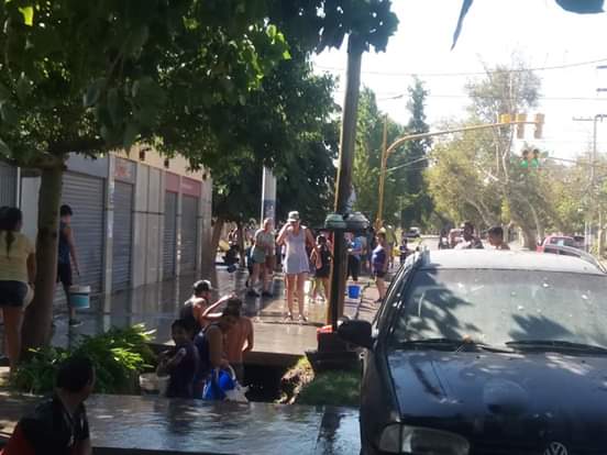 Vecinos coparon una esquina de Rawson para revivir la chaya sanjuanina