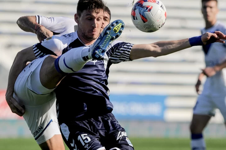 Gimnasia rescató un empate ante Vélez que lo alejó de la punta