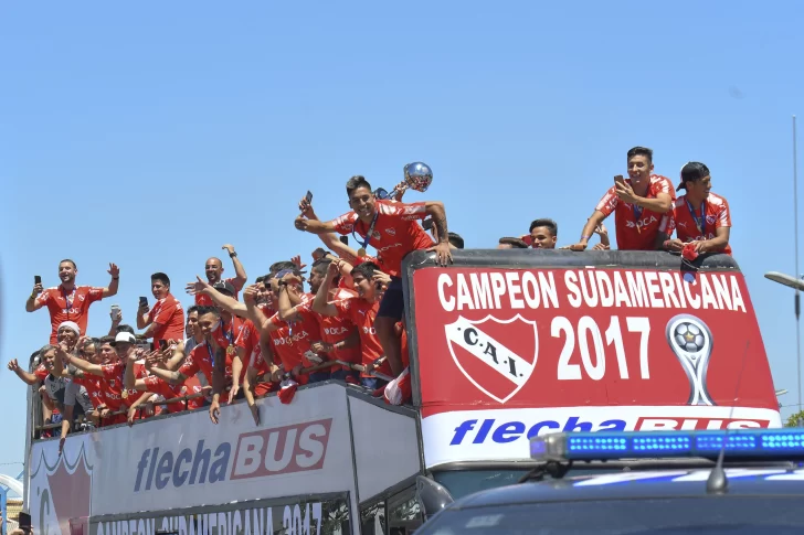 Saludo histórico, el cruce Holan-Tagliafico y el intento de “robo” de la Copa