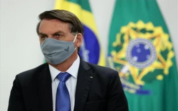 Bolsonaro redobla la apuesta y tilda a los periodistas de “cagones”