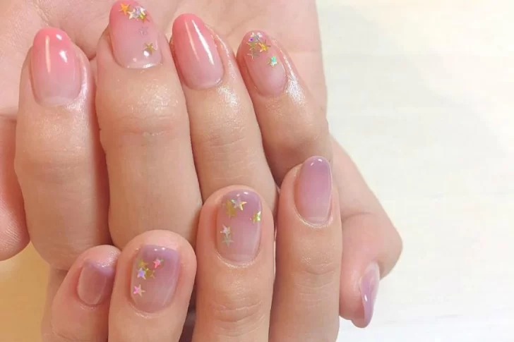 Manicura de estrellas, una nueva tendencia para tus uñas