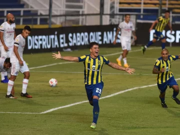 Una ráfaga de Rosario Central al terminar el primer tiempo le valió para vencer a Argentinos