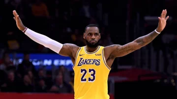 Lebron James tiró un triple desde la estratosfera y le dio la victoria a los Lakers