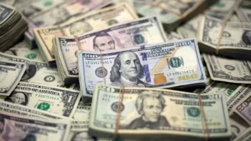 Tras el anuncio de las medidas cambiarias, el dólar cayó $3,63 y se ubicó en $58,41