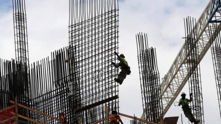 En agosto, la construcción cayó 2,6% y la industria 0,6%