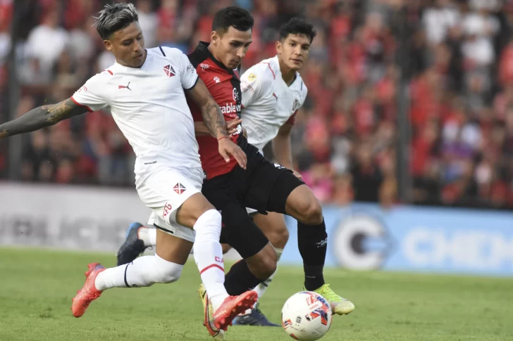 Colón e Independiente, sin ventajas en Santa Fe