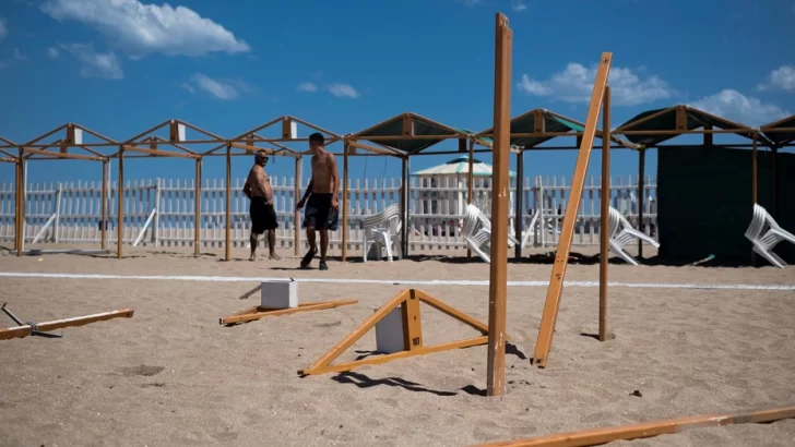 Desarmaron varias carpas para ampliar las playas públicas