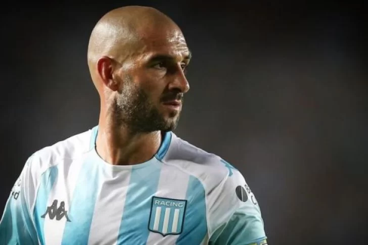 Lisandro López firmó con Sarmiento de Junín tras despedirse de Racing