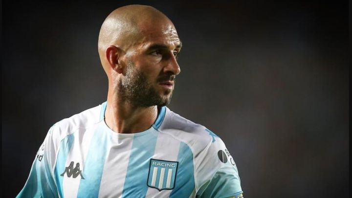 Lisandro López firmó con Sarmiento de Junín tras despedirse de Racing