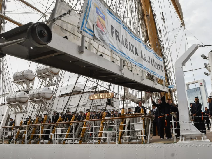 Un paro impide que la Fragata Libertad arribe al puerto de Buenos Aires