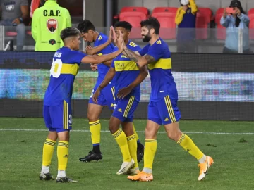 Boca empezó el año venciendo con dos goles de gran calidad frente a Colo Colo