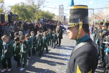 El desfile por el Día de la Independencia contó hasta con una guitarreada en vivo