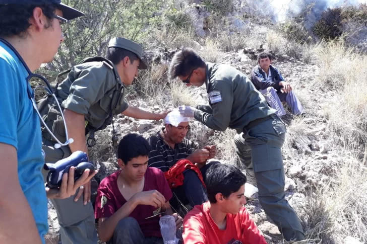 Rescatan con éxito a las personas que se extraviaron en un cerro de Jáchal