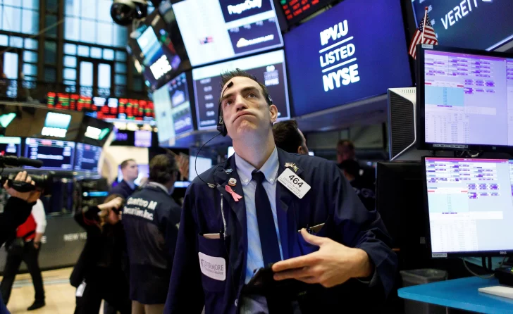 Wall Street suspendió su sesión tras la apertura, reabrió y volvió a desplomarse