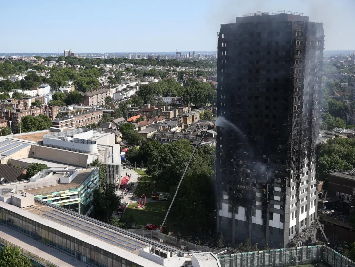 Ya son 12 los muertos por el incendio en un edificio londinense