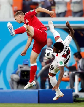 Serbia le ganó a Costa Rica con un golazo de tiro libre de Kolarov