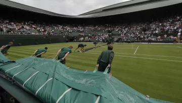 Wimbledon comenzó pasado por agua