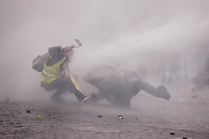 [FOTOS] Enfrentamientos con la policía en una nueva protesta de los “chalecos amarillos”