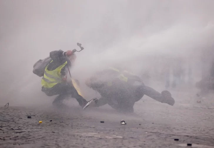 [FOTOS] Enfrentamientos con la policía en una nueva protesta de los “chalecos amarillos”