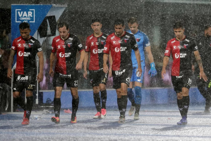 Colón luchó pero cayó ante Independiente del Valle que se coronó en la Sudamericana