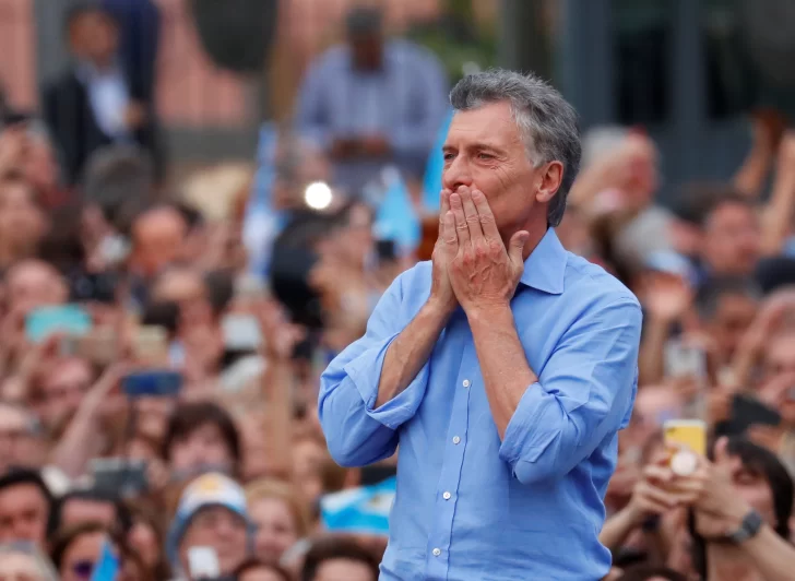 Una marea celeste y blanca despidió a Macri: “Vamos a defender lo que logramos”