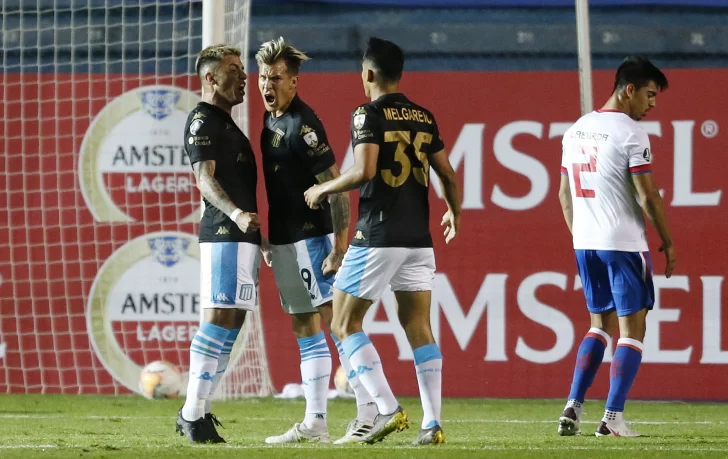 Racing ganó en Uruguay y clasificó