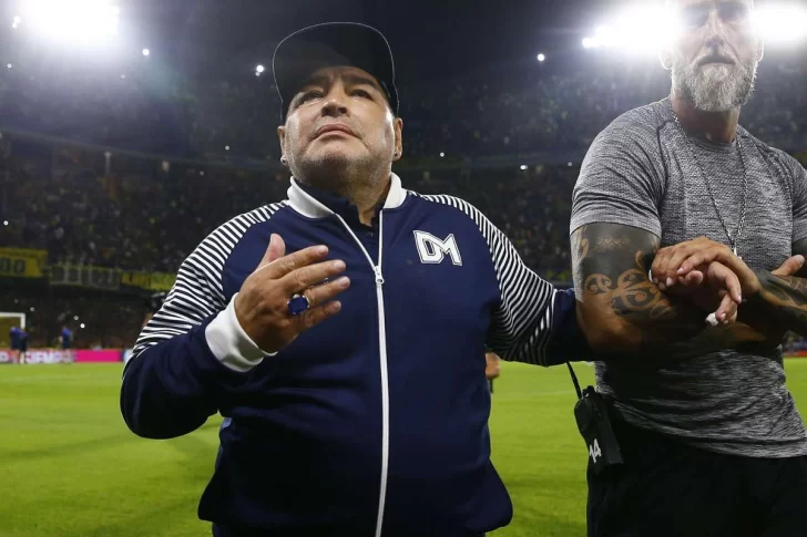 Aseguran que en dos clínicas aconsejaron no operar a Maradona