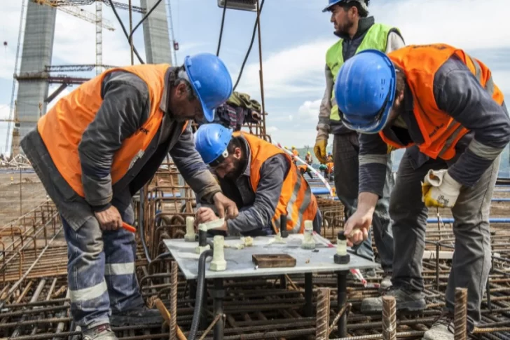 Trabajadores de la construcción recibirán un aumento salarial del 33% en dos tramos