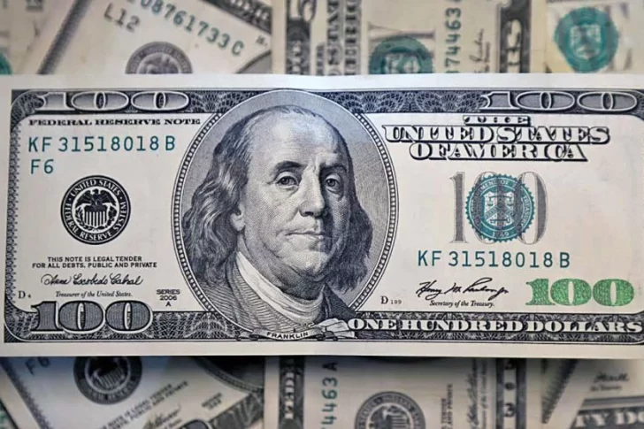 El dólar blue tuvo su mayor caída en una semana y en San Juan se negoció a $1.050