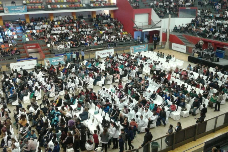 El Cantoni fue una fiesta en la presentación de los Intercolegiales