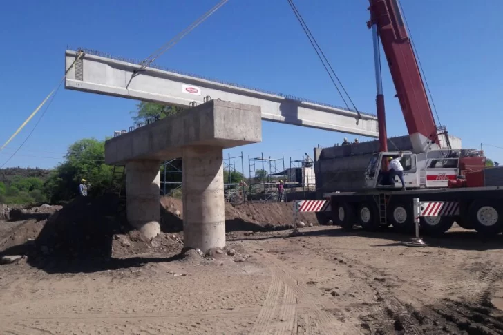 El puente del río Las Tumanas ya tiene un 70% de avance