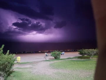 Las espectaculares fotos de la tormenta de anoche tomadas en el aeropuerto